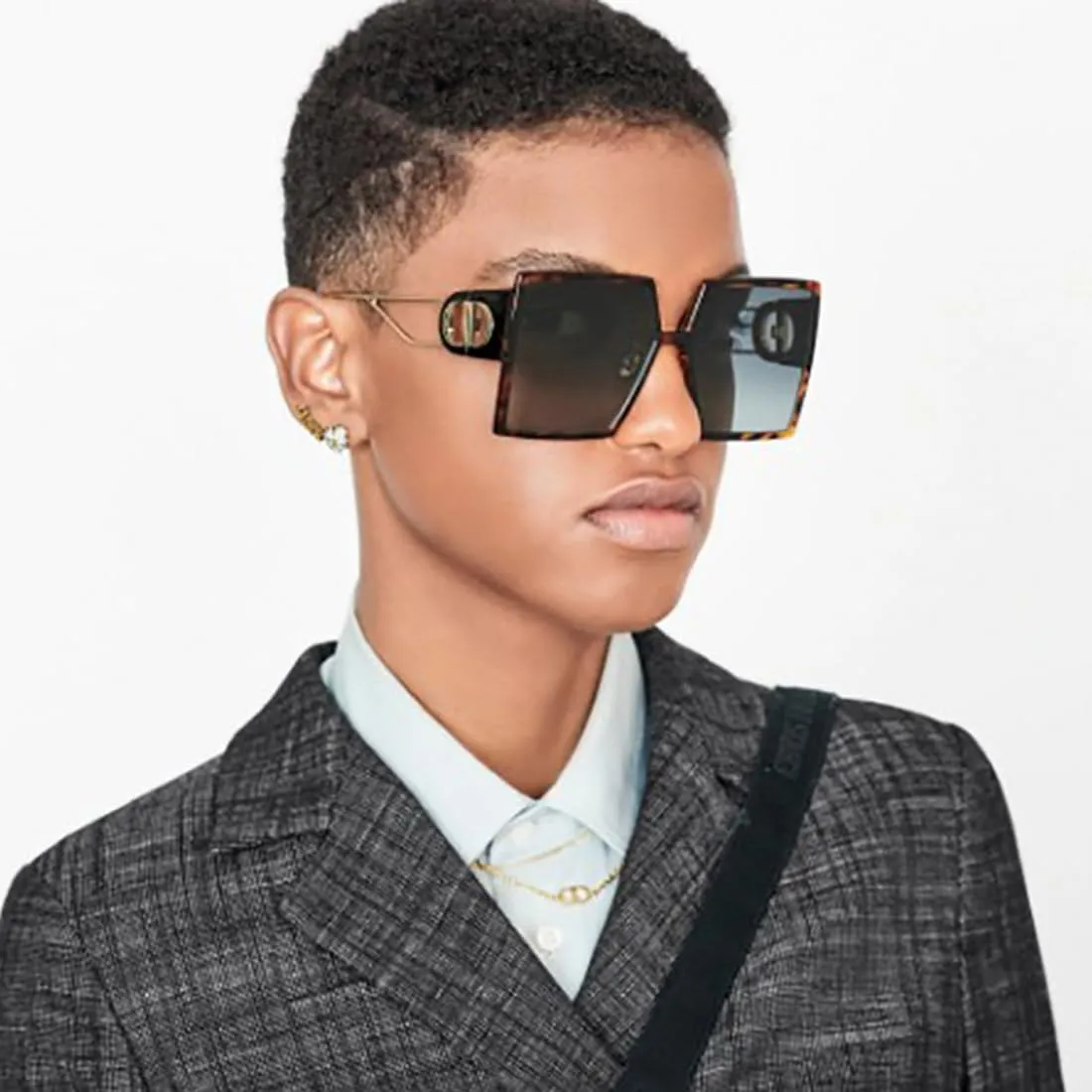 MYSNKU Women Personalized Sunglasses Trendy One-Piece Sunglasses Fashion Trend Metal Oversized square Glasses