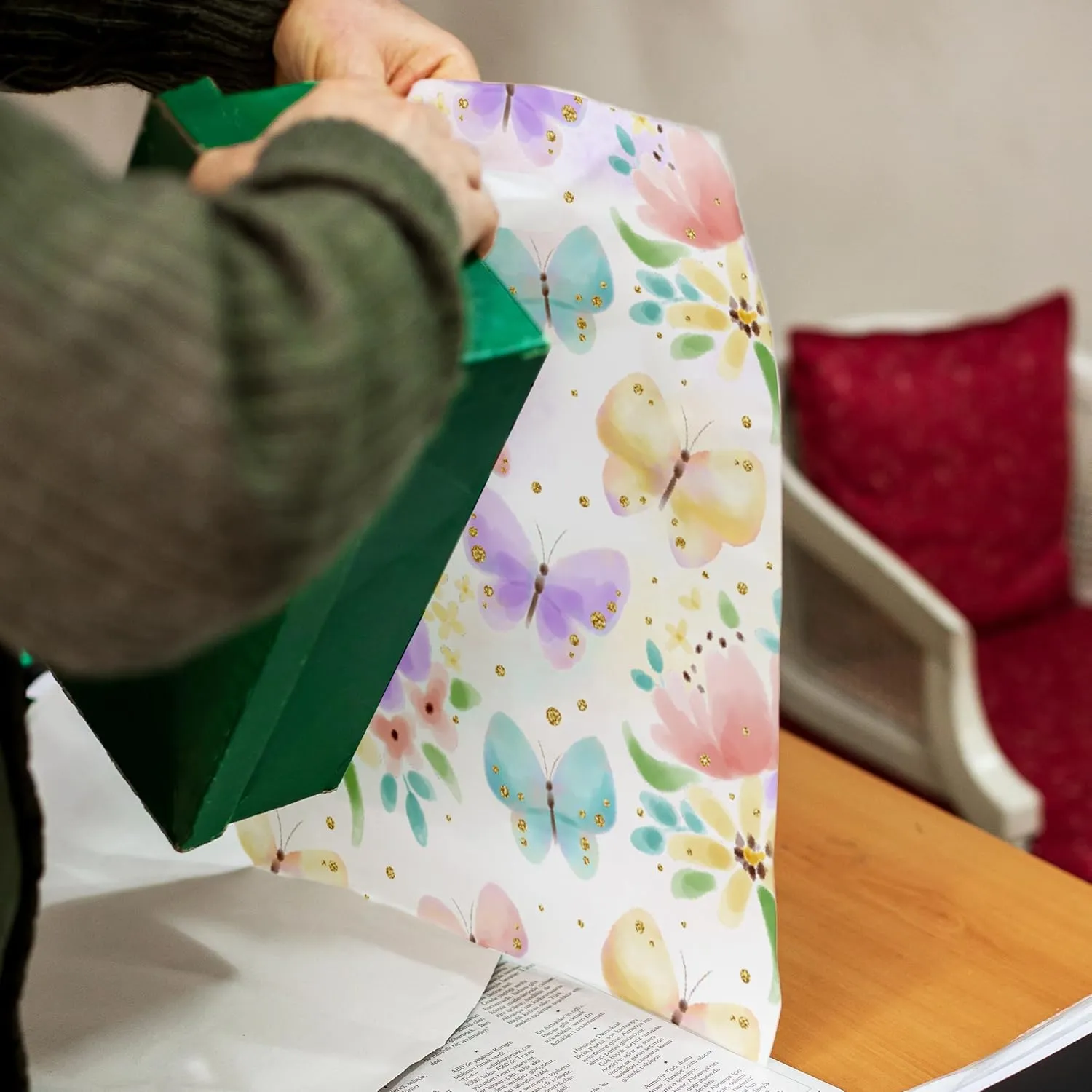Pro Supply Global 9x12 100 Count Floral Butterfly Designer Retail Boutique Merchandise Bags with Die Cut Handles Premium Printed Shopping Bags For Small Business Shop Owners